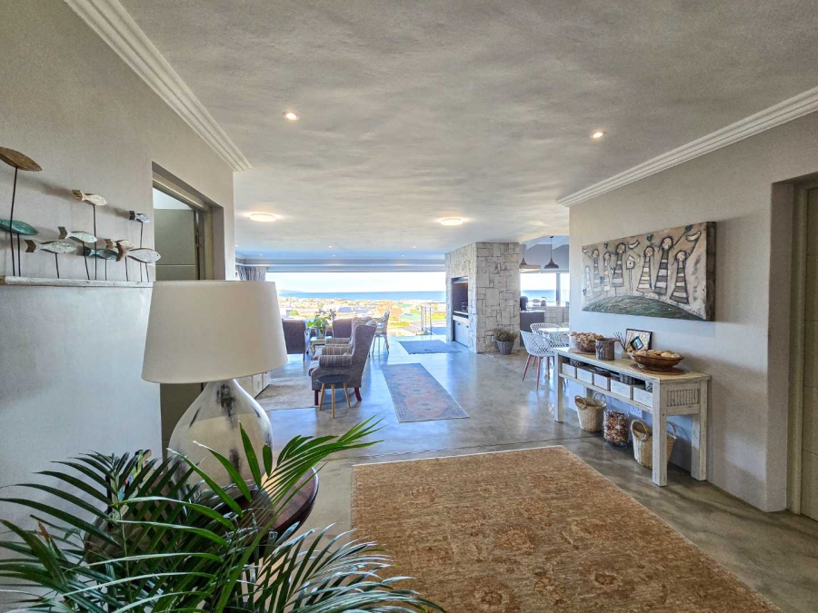 2 Bedroom Property for Sale in Stilbaai Oos Western Cape